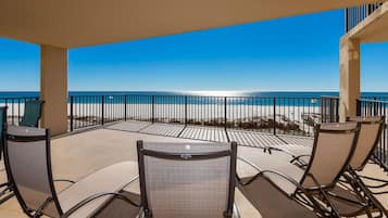 Condo, 2 Bedrooms | Property grounds