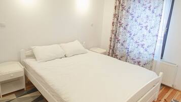 Classic Room | Hypo-allergenic bedding, desk, blackout drapes, soundproofing