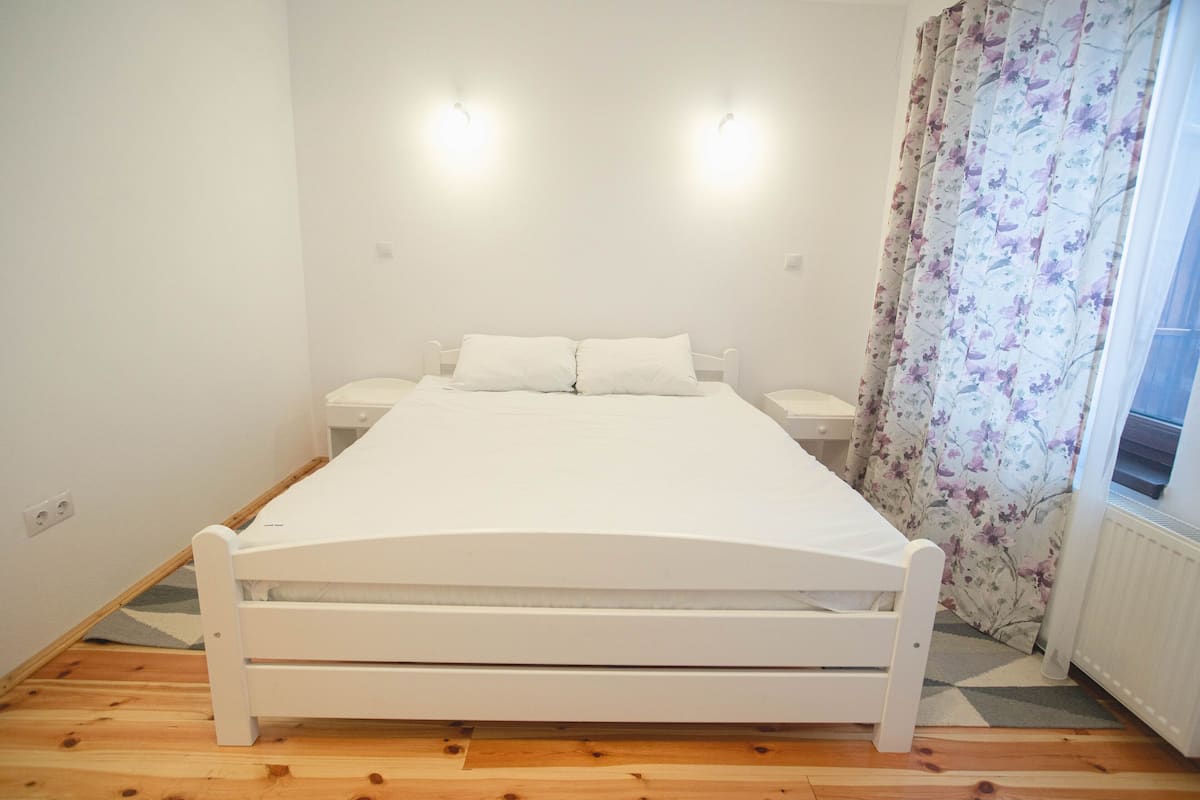 Classic Room | Hypo-allergenic bedding, desk, blackout curtains, soundproofing