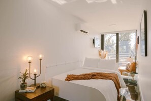 1 dormitorio, escritorio, tabla de planchar con plancha y wifi