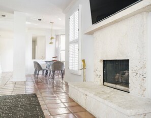 Villa, 5 Bedrooms, Balcony, Lake View | Room amenity - Villa Las Olas - Private Pool - Lake (Fort Lauderdale)