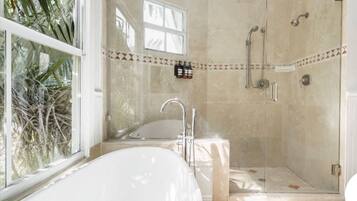 Villa, 5 Bedrooms, Balcony, Lake View | Bathroom