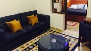 Apartment, 1 Bedroom, Accessible, Smoking | Living room