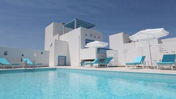 Vila, 4 quartos, piscina particular, vista para o jardim | Piscina | Piscina externa