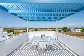 Villa, 4 Bedrooms, Private Pool, Garden View | Outdoor dining