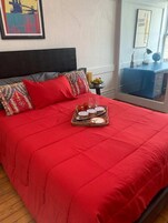 1 quarto, escrivaninha, ferros/tábuas de passar roupa, Wi-Fi de cortesia