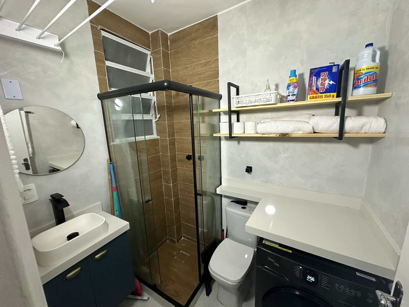 Appartement | Salle de bain | Douche, sèche-cheveux, serviettes fournies