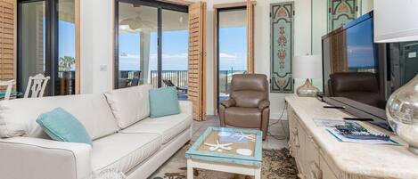 Condo, 3 Bedrooms | Living area