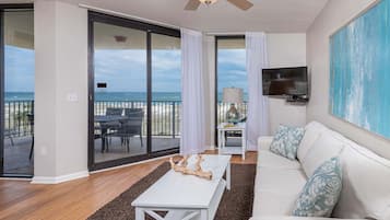 Condo, 1 Bedroom | Living area