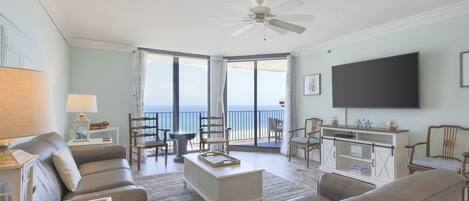 Condo, 3 Bedrooms | Living area