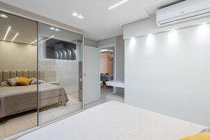 Apartment | 2 bedrooms, blackout drapes, free WiFi, bed sheets