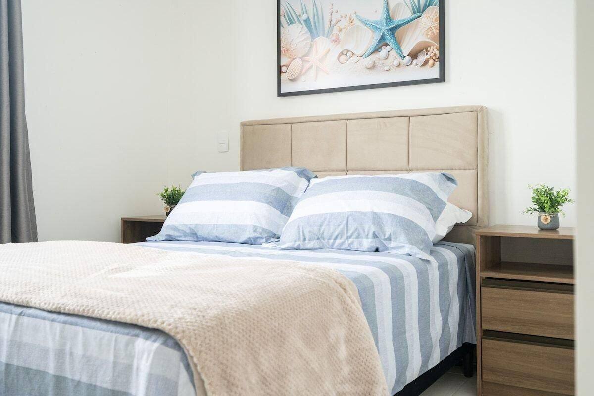 2 bedrooms, blackout drapes, WiFi (free), bed sheets