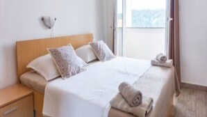 アパートメント (Two Bedroom Apartment with Balcony an)