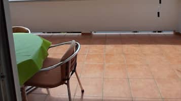 Lägenhet (One Bedroom Apartment with Balcony an) | Balkong