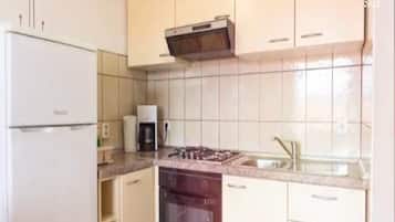 Căn hộ (Two Bedroom Apartment with Balcony an) | Bếp riêng | Tủ lạnh