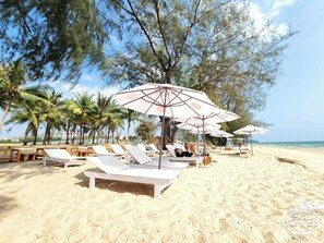 Am Strand, kostenloser Shuttle zum Strand, Strandbar