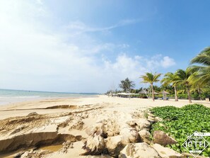 On the beach, free beach shuttle, beach bar - Riverside Mini Hotel Grand World (Phu Quoc)