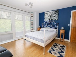 2 bedrooms, individually decorated, individually furnished, free WiFi