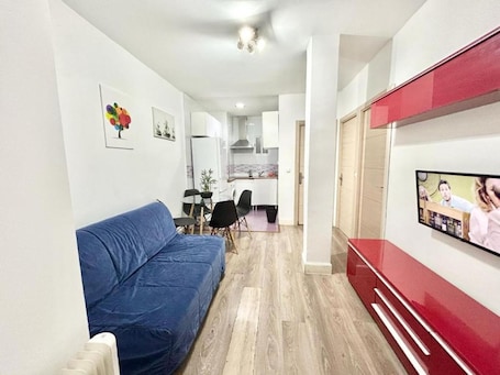 Televisión . Madrid Rio Antonio López A (2-bedroom apartment )