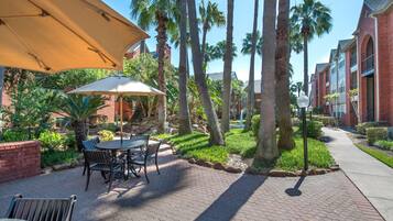 Apartment, 2 Bedrooms, Smoking, Balcony | Outdoor dining