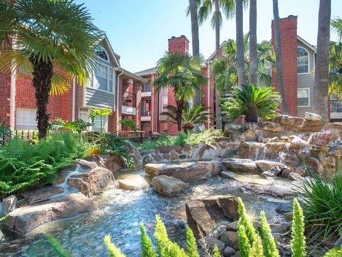 Near Nrg - Book For Rodeo - 2 Bedroom 2 Bath - Resort Style Pool