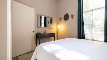 2 habitaciones, escritorio, tabla de planchar con plancha y wifi gratis