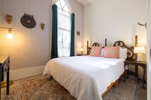 2 bedrooms, desk, free WiFi, bed sheets