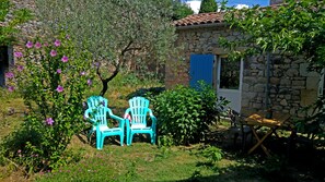 Property grounds - Small mazet nestled at the foot of the château (Chambonas)