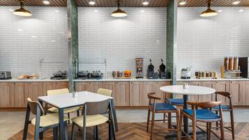 Free daily continental breakfast