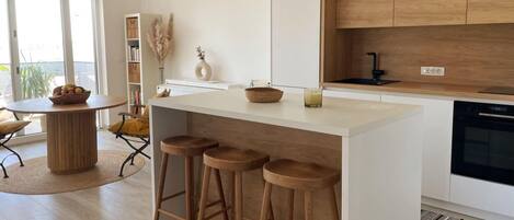 Appartamento | Cucina privata | Frigorifero, forno, piano cottura, lavastoviglie