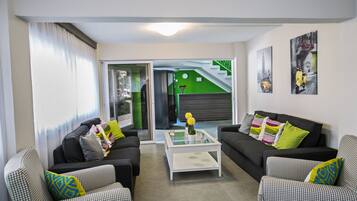 Apartment, 1 Bedroom, Balcony, City View | Living area