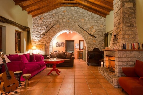 House, 3 Bedrooms, Smoking, Balcony | Living room | Books - Elise Cottage, Your Heavenly Paradise in Mani (East Mani)