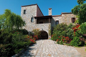 Property entrance - Elise Cottage, Your Heavenly Paradise in Mani (East Mani)