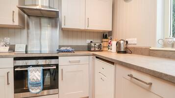 Dishwasher, cookware/dishes/utensils