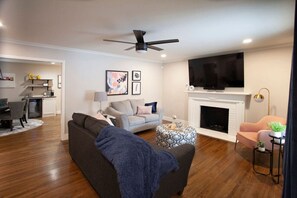 TV, fireplace, stereo - Cozy Midtown Gem! Close to BOK, Expo, Utica! (Tulsa)