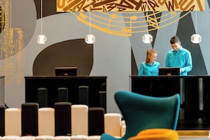 Lobby - Motel One Warschau Chopin (Warsaw)