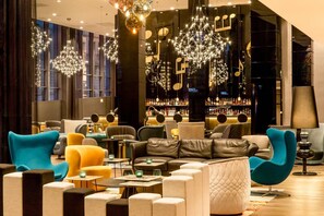 Bar (on property) - Motel One Warschau Chopin (Warsaw)