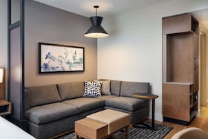 Caja de seguridad en la habitación y decoración personalizada