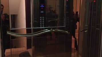 Apartment, 1 Bedroom, Accessible, Smoking | Property entrance