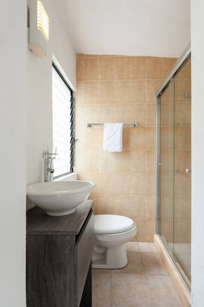 Room, 1 Bedroom, Balcony, City View | Bathroom | Free toiletries, towels - Room in Guest Room - Cuarto En Las Lomas! (Naucalpan)