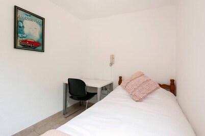 Room in Guest Room - Cuarto En Las Lomas!
