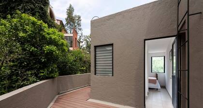 Room in Guest Room - Cuarto En Las Lomas!