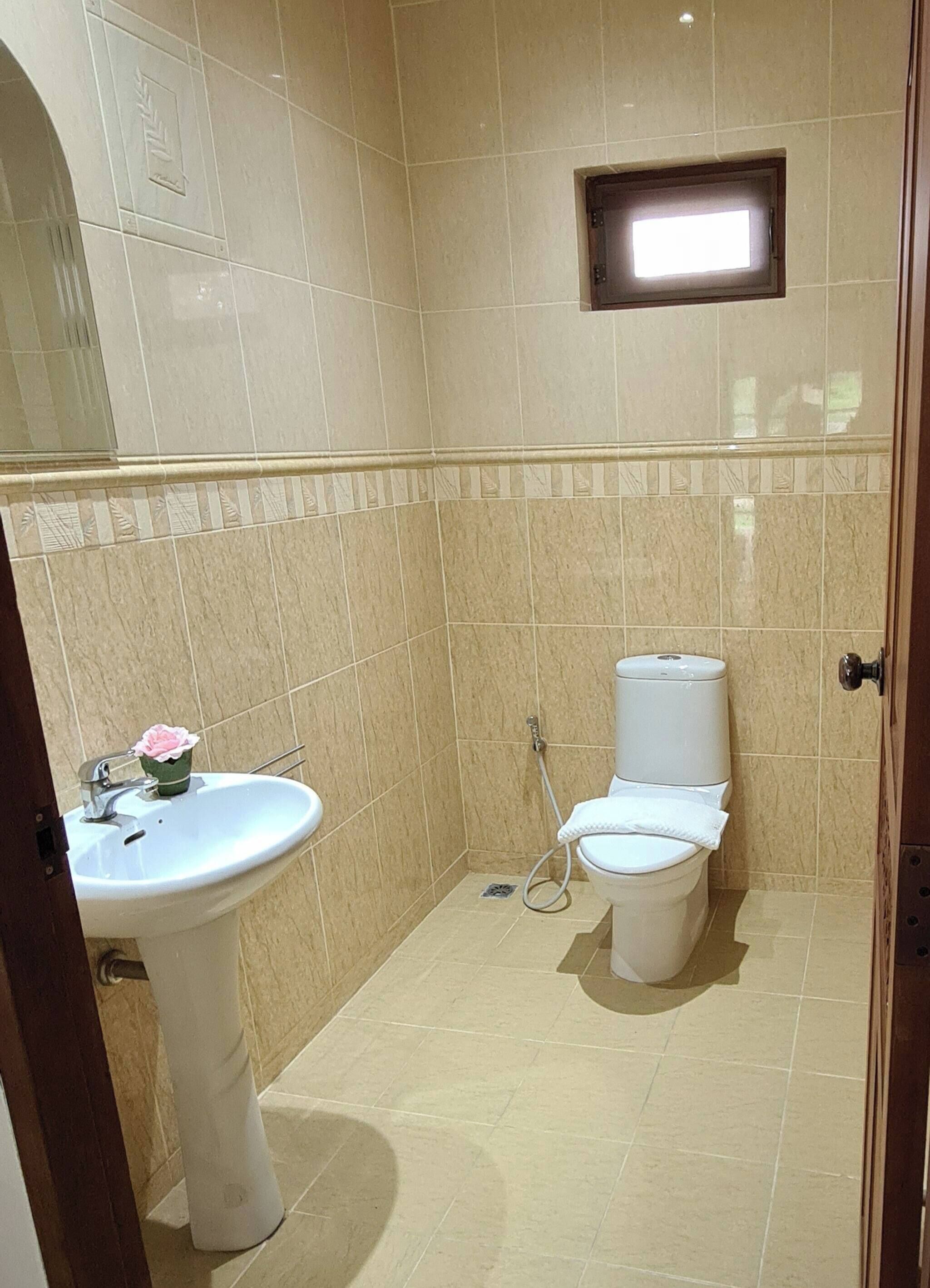 Bungalow, 2 Bedrooms, Accessible, Smoking | Bathroom | Towels