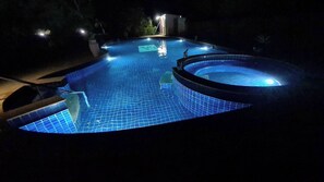 Bungalow, 2 habitaciones, con acceso para personas discapacitadas, para fumadores | Alberca | Alberca al aire libre 