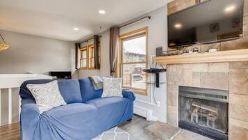 Condo, 2 Bedrooms | Living area