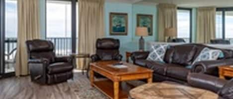 公寓式客房, 3 间卧室 | 起居区