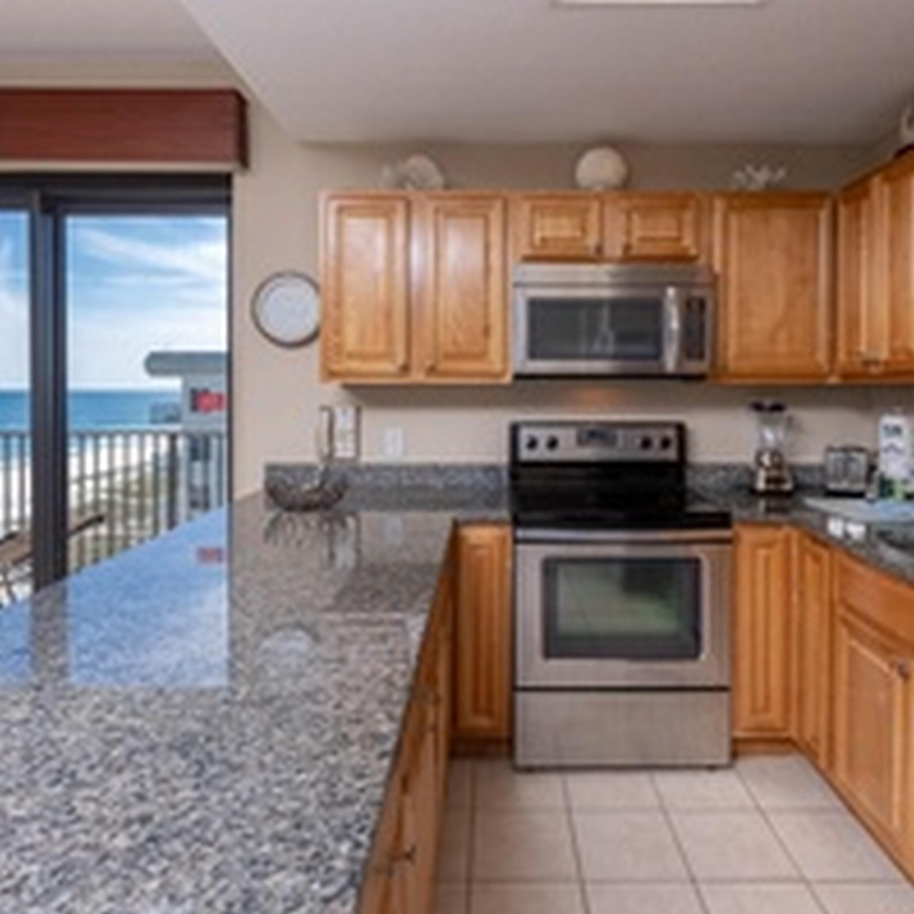 Condo, 3 Bedrooms | Private kitchen