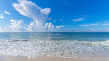 På stranden