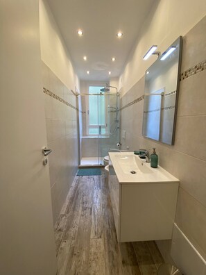 Apartment, 2 Schlafzimmer, Stadtblick | Badezimmer