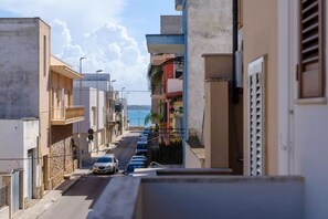 House, 2 Bedrooms, Smoking, Balcony | Property grounds